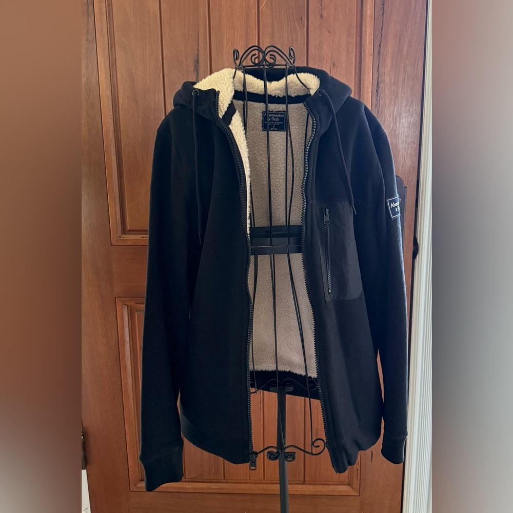 Abercrombie & Fitch Black Men's Sherpa lined hoodie, size Medium
